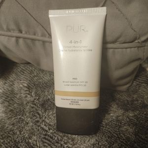 PUR 4-in-1 tinted moisturizer